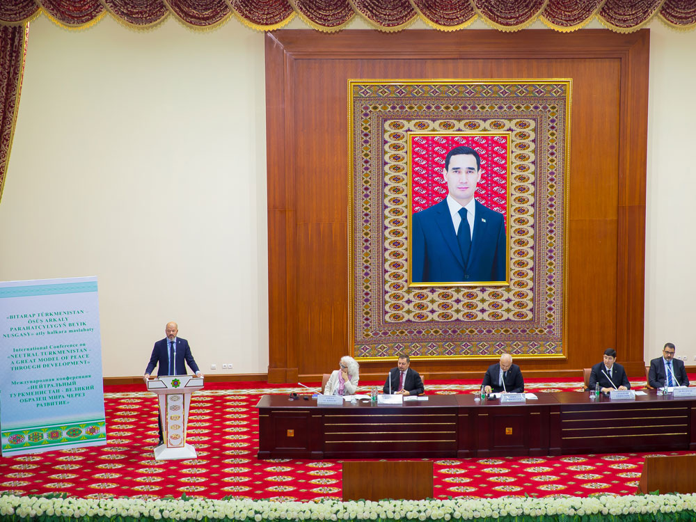 “Bitarap Türkmenistan — ösüş arkaly parahatçylygyň beýik nusgasy” atly halkara maslahat geçirildi