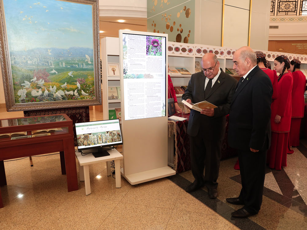 Uniwersitetimizde kitap sergisi guraldy