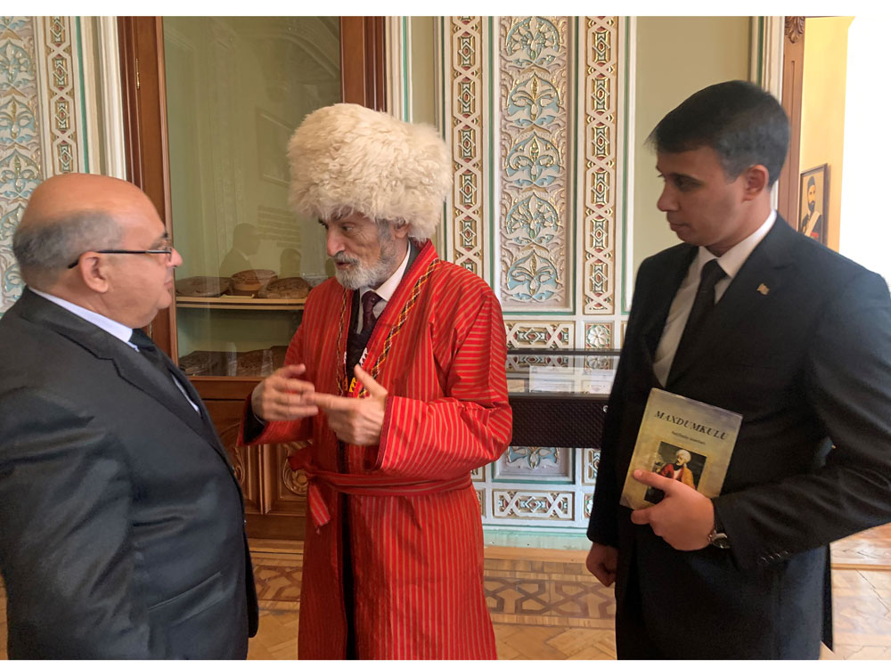 «SAPAR EÝLÄP BARSAK NOWŞAH MÜLKÜNE...» Azerbaýjanda akyldar şahyrymyza bagyşlanan halkara ylmy maslahat geçirildi 