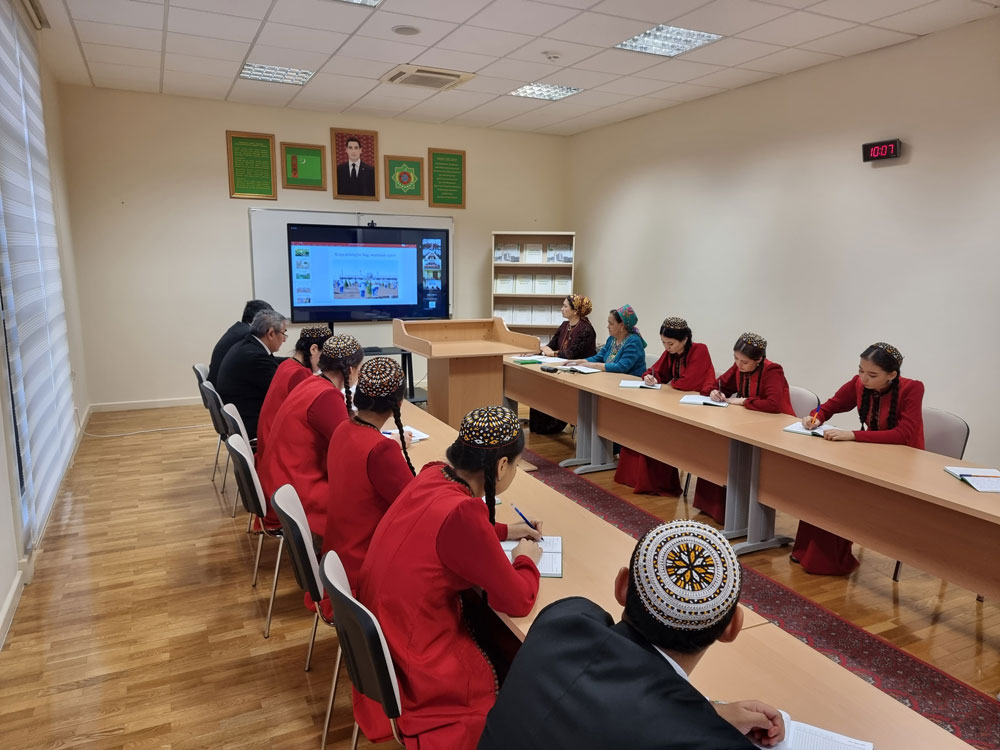 «Medeni miras: geçmişden geljege» ÝUNESKO kafedrasynyň agzalary onlaýn okuw-usuly maslahata gatnaşdylar
