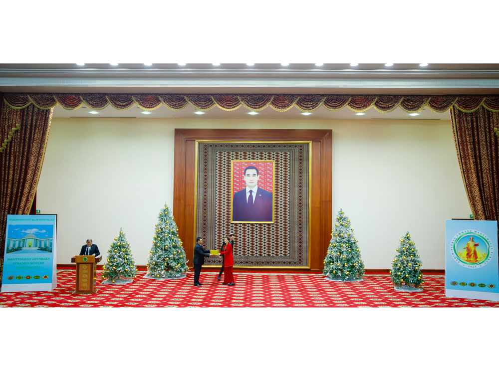 Üstünliklerimize bagyşlanan dabara