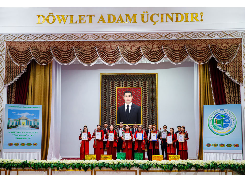 Magtymguly adyndaky Türkmen döwlet uniwersitetinde döredijilik bäsleşiginiň ýeňijilerini sylaglamak dabarasy geçirildi