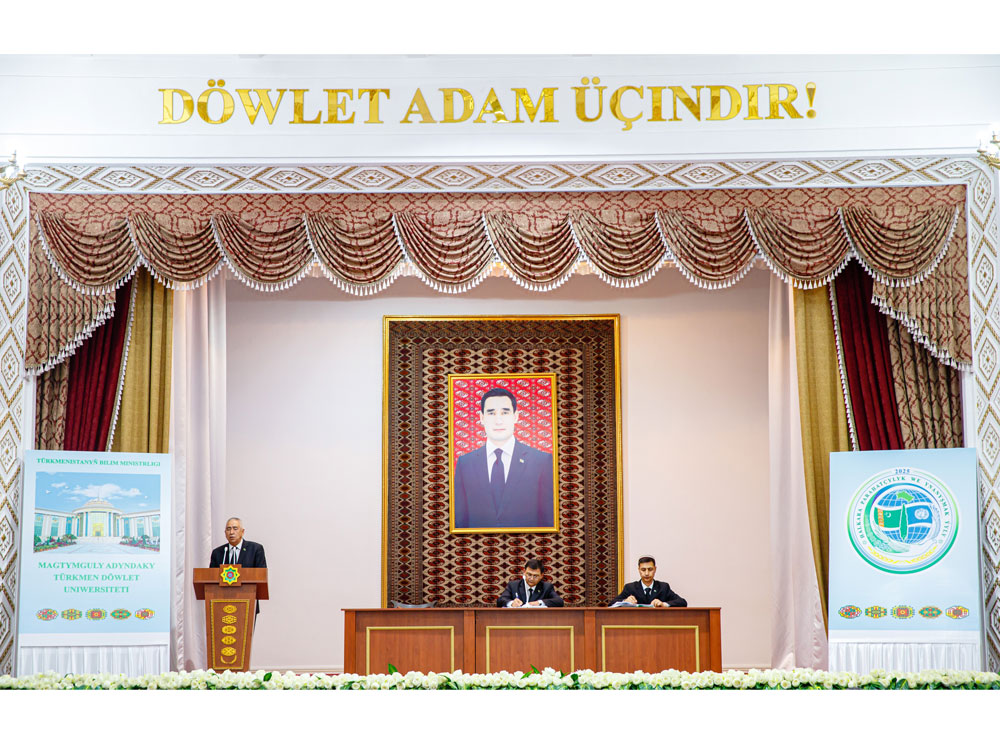 Türkmenistanyň Konstitusiýasynyň we Türkmenistanyň Döwlet baýdagynyň güni mynasybetli maslahat 