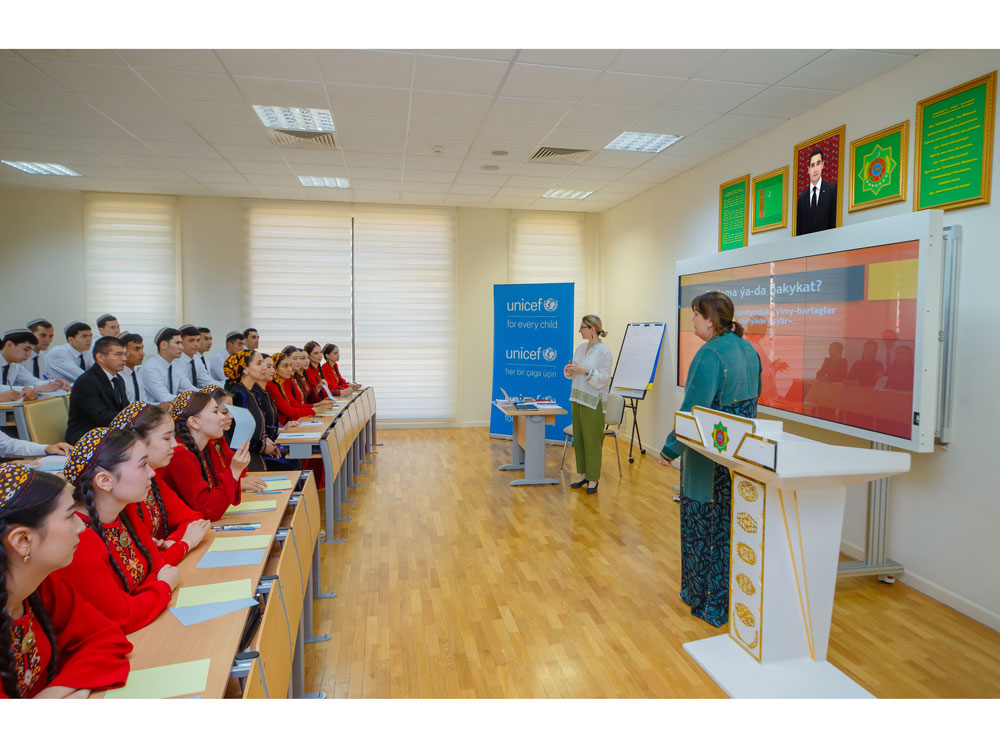 UNICEF: okuw maslahatlar we sapaklar geçirildi