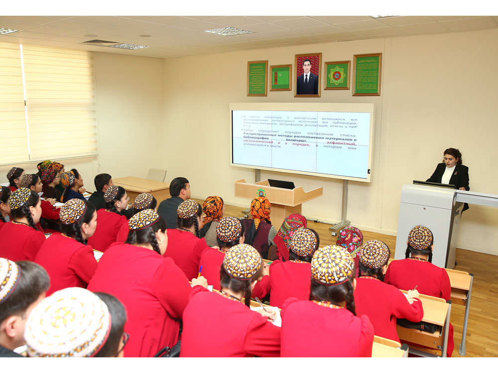 Buhara döwlet uniwersitetiniň dosenti ussatlyk okuwyny geçirdi
