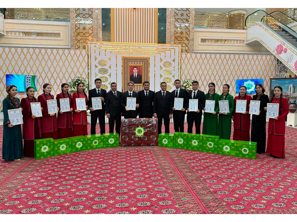 Uniwersitetimiziň talyby ýaş terjimeçileriň arasynda geçirilen bäsleşikde ýeňiji boldy