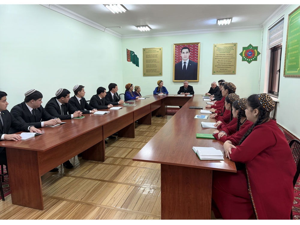 Taryh we arheologiýa institutynyň alymlarynyň gatnaşmagynda täsirli duşuşyk geçdi