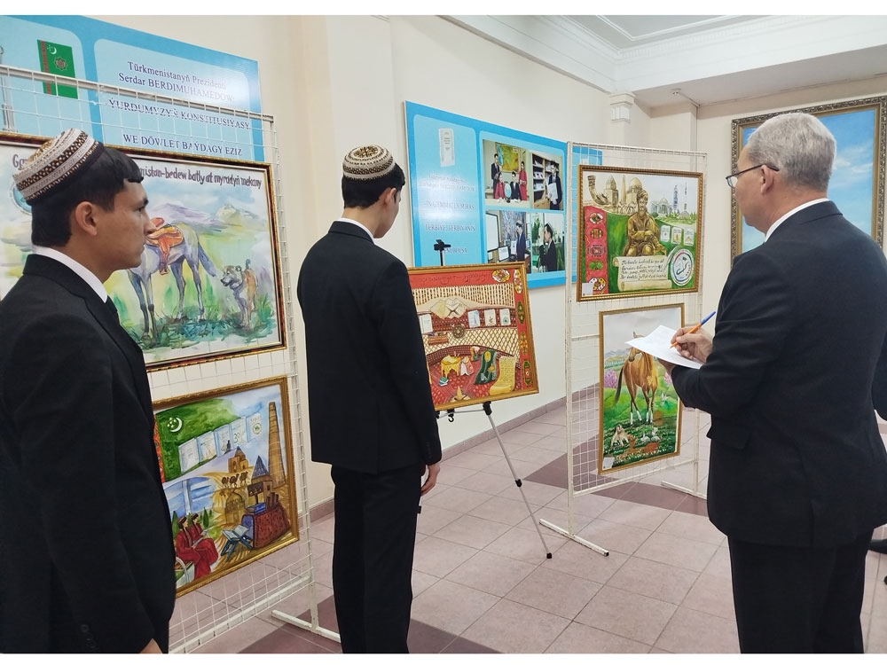 “Kitaba bolan söýgi türkmen halkyna mahsus ynsan sypatlarynyň biridir” atly surat çekmek boýunça bäsleşiginiň sergisi