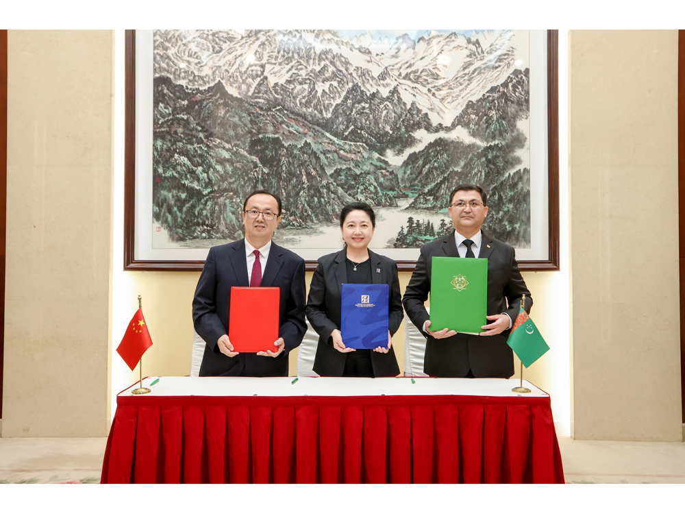 University Delegation Paid a Working Visit to Urumchi